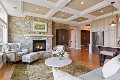 /international/us/875-lake-street-n-wayzata-mn-110108467642/