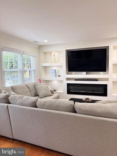 /international/us/14705-endsley-turn-woodbridge-va-110108707164/