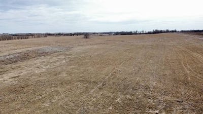 /international/us/9-98-acres-highway-12-waubay-sd-110107000896/
