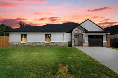 /international/us/510-washington-street-ennis-tx-110101265752/