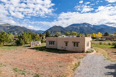 /international/us/512b-hondo-seco-rd-arroyo-seco-nm-110120724829/