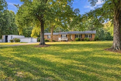 /international/us/8304-mccrory-road-stokesdale-nc-110110278112/