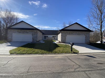 /international/us/725-violet-way-st-joseph-mi-110106317469/