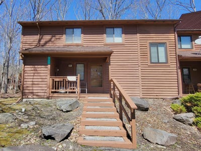 /international/us/211-falls-circle-bushkill-pa-110098860487/
