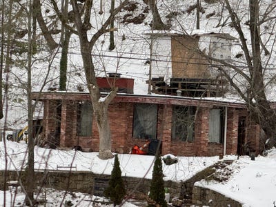 /international/us/21-lake-shore-dr-charleston-wv-110100552659/