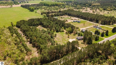 /international/us/8613-summit-city-road-kingsley-mi-110108501348/