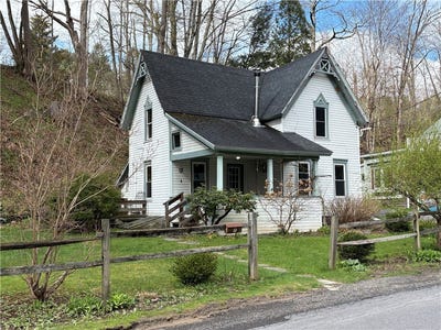 /international/us/20-newton-avenue-bainbridge-ny-110107600932/