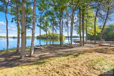 /international/us/915-northeast-drive-davidson-nc-110120079894/