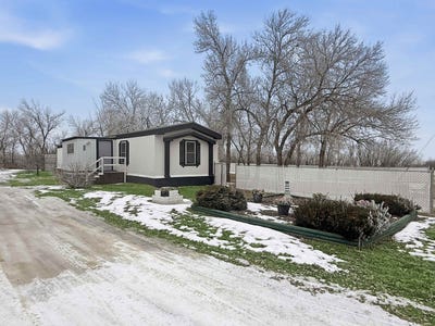 /international/us/33-main-st-n-des-lacs-nd-110107048103/