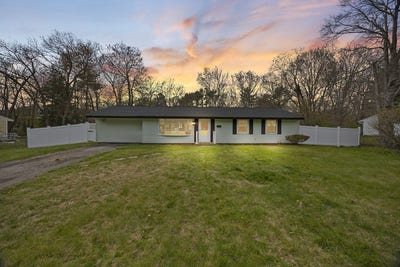 /international/us/122-sinclair-rd-brockton-ma-110107694965/