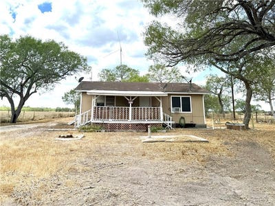 /international/us/147-county-road-153-alice-tx-110102087159/