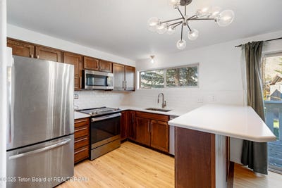 /international/us/750-powderhorn-lane-jackson-wy-110103126340/