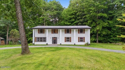 /international/us/35-french-mountain-drive-lake-george-ny-110110098818/