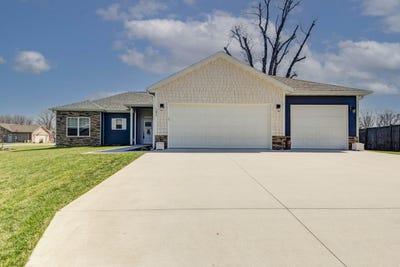 /international/us/183-three-pines-circle-reeds-spring-mo-110106915746/