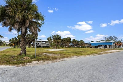 /international/us/58-w-10th-ave-horseshoe-beach-fl-110107087498/