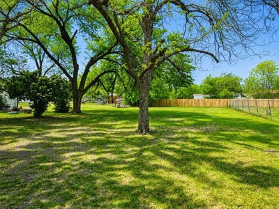 /international/us/303-e-wolf-st-granger-tx-110106925950/
