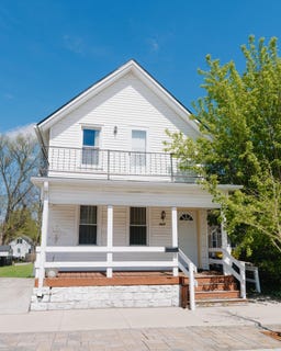 /international/us/223-nw-barstow-st-waukesha-wi-110107720187/