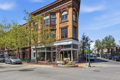 /international/us/45-main-st-amesbury-ma-110108064176/