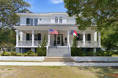 /international/us/301-e-bay-street-southport-nc-110106616945/