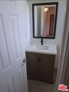 /international/us/13757-vanowen-st-van-nuys-ca-110107071442/