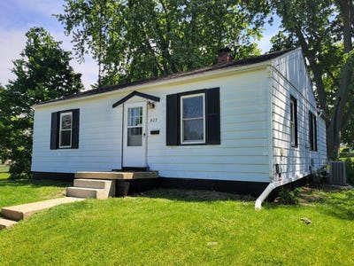 /international/us/803-marion-street-bloomington-il-110108095178/
