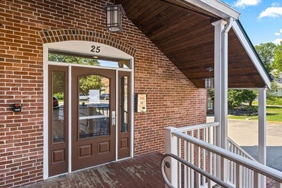 /international/us/25-cedar-st-amesbury-ma-110108688919/