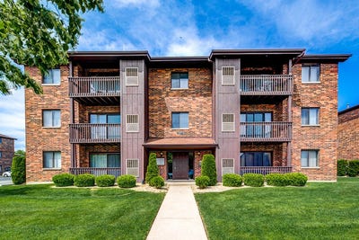 /international/us/15706-peggy-lane-oak-forest-il-110109139572/