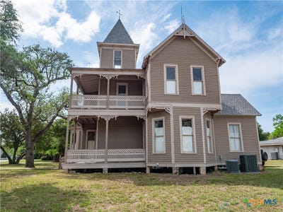 /international/us/204-w-reuss-boulevard-cuero-tx-110098917584/