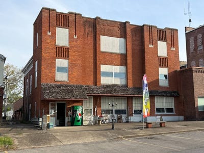 /international/us/117-e-4th-street-mount-carmel-il-110107202615/