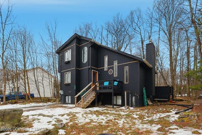 /international/us/1379-winding-way-tobyhanna-pa-110106979907/