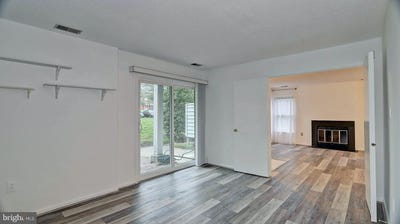 /international/us/7598-e-lakeside-village-drive-falls-church-va-110108425750/