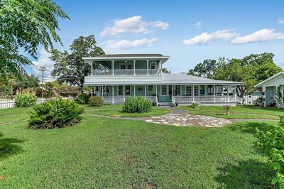/international/us/864-north-franklin-street-la-grange-tx-110100654630/