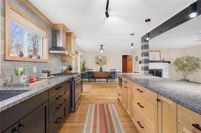 /international/us/70-lindley-avenue-north-kingstown-ri-110106735335/