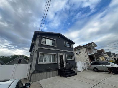 /international/us/13707-169th-street-jamaica-ny-110101041756/?lang=en
