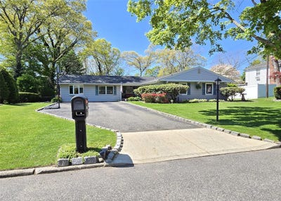 /international/us/36-holly-hill-lane-coram-ny-110108140811/