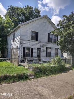 /international/us/200-east-water-street-pocahontas-va-110101431116/