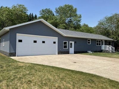 /international/us/808-5th-ave-sw-rugby-nd-110108742124/