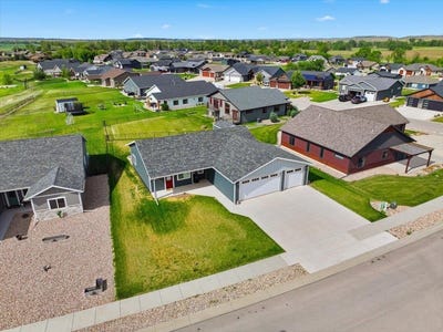 /international/us/1724-russell-street-spearfish-sd-110108385689/