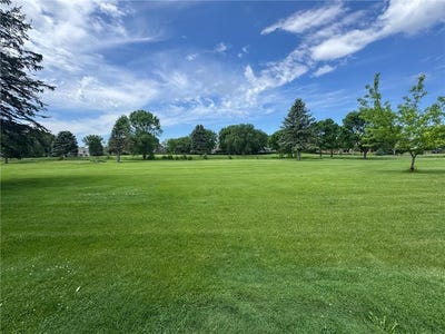 /international/us/408-21st-street-se-willmar-mn-110108411788/