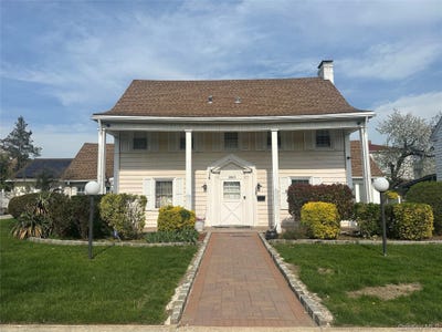 /international/us/8865-192nd-street-hollis-ny-110107345438/