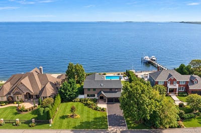 /international/us/8-shoal-drive-west-islip-ny-110120120056/