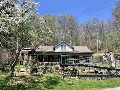 /international/us/170-gregorytown-road-rock-cave-wv-110107452964/