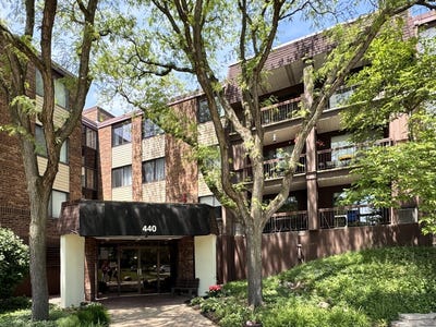 /international/us/440-raintree-court-glen-ellyn-il-110108451601/