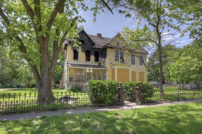 /international/us/302-s-pennsylvania-street-webb-city-mo-110100051639/