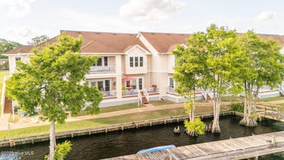/international/us/103-continental-drive-elizabeth-city-nc-110099767126/
