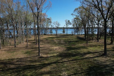 /international/us/554-point-comfort-road-moncks-corner-sc-110106553453/
