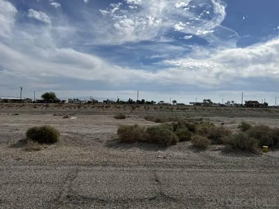 /international/us/2354-honolulu-avenue-salton-city-ca-110103287893/