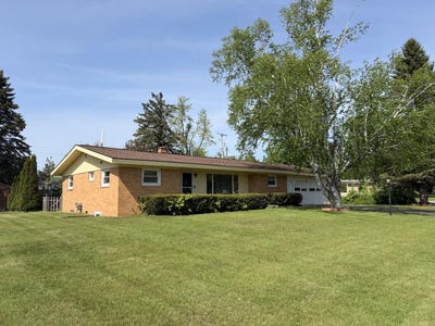/international/us/116-u-court-gaylord-mi-110108167825/