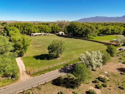 /international/us/122-camino-del-viernes-taos-nm-110108635955/