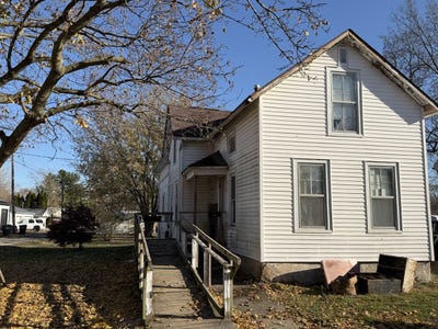 /international/us/327-s-elm-street-paxton-il-110108679007/